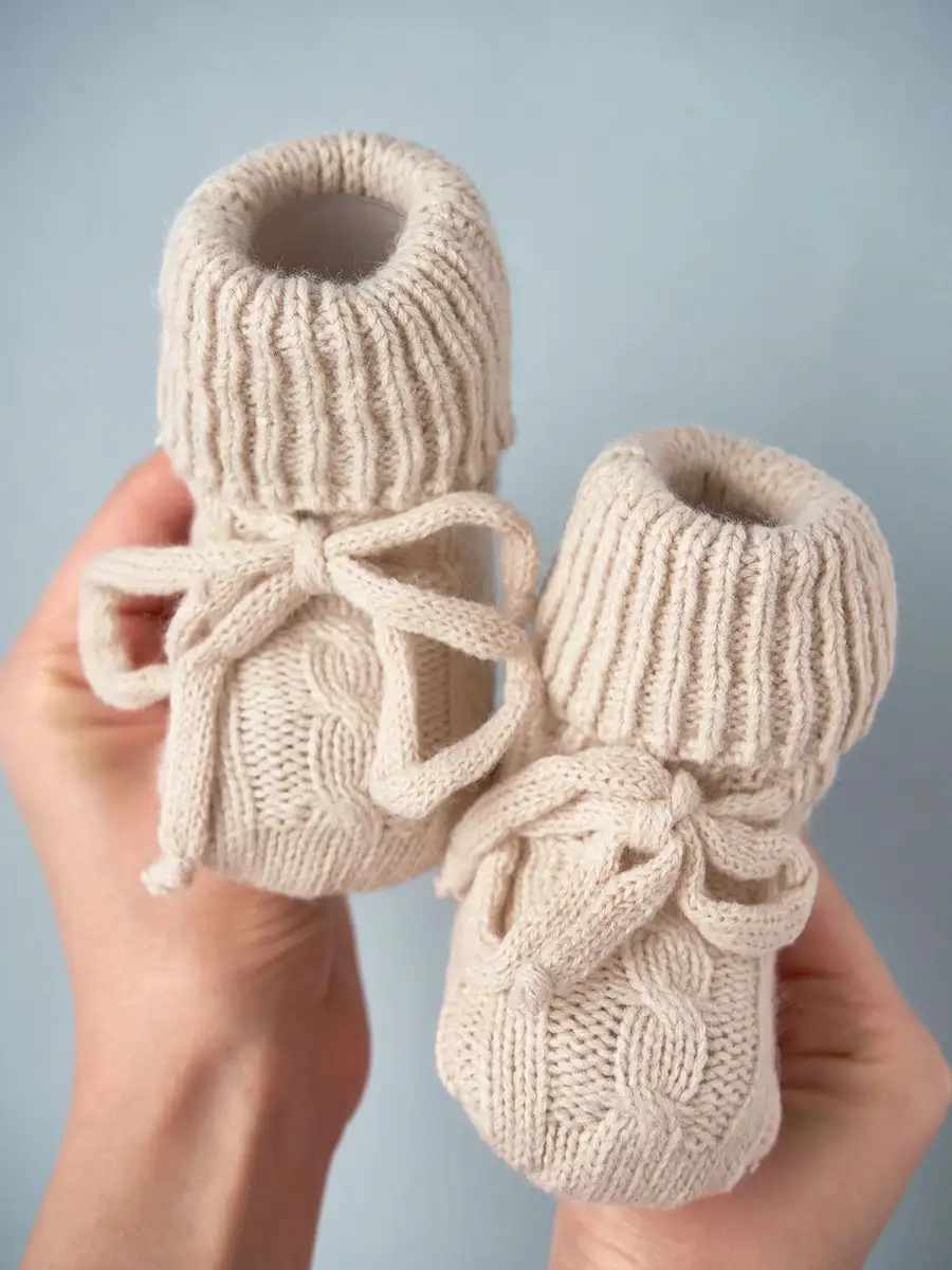 Носочки для малыша. Особенно подойдут мальчику. Вязание спицами.