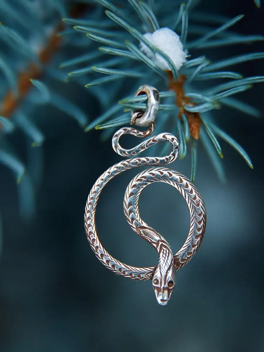 Серебристая змея