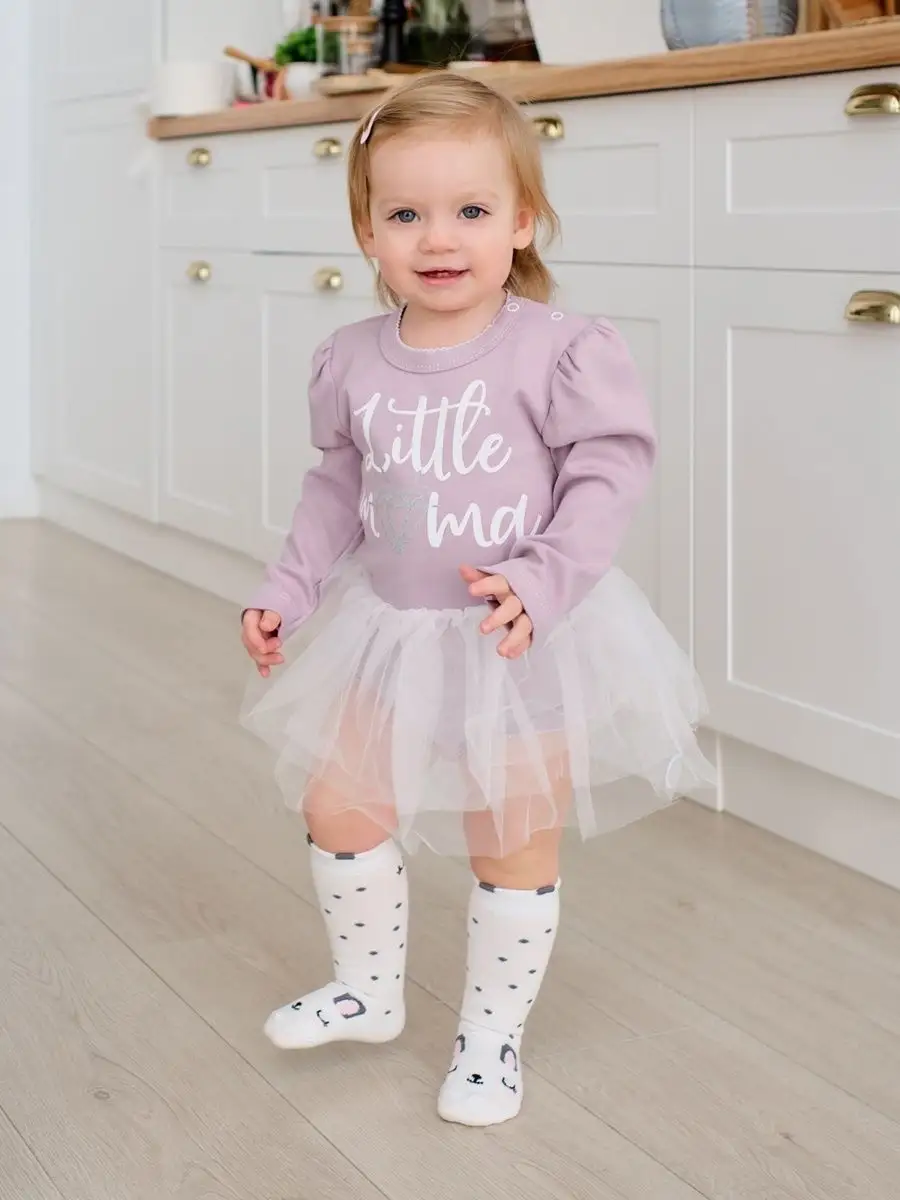 Elegant bodysuit with voluminous roses and a headband